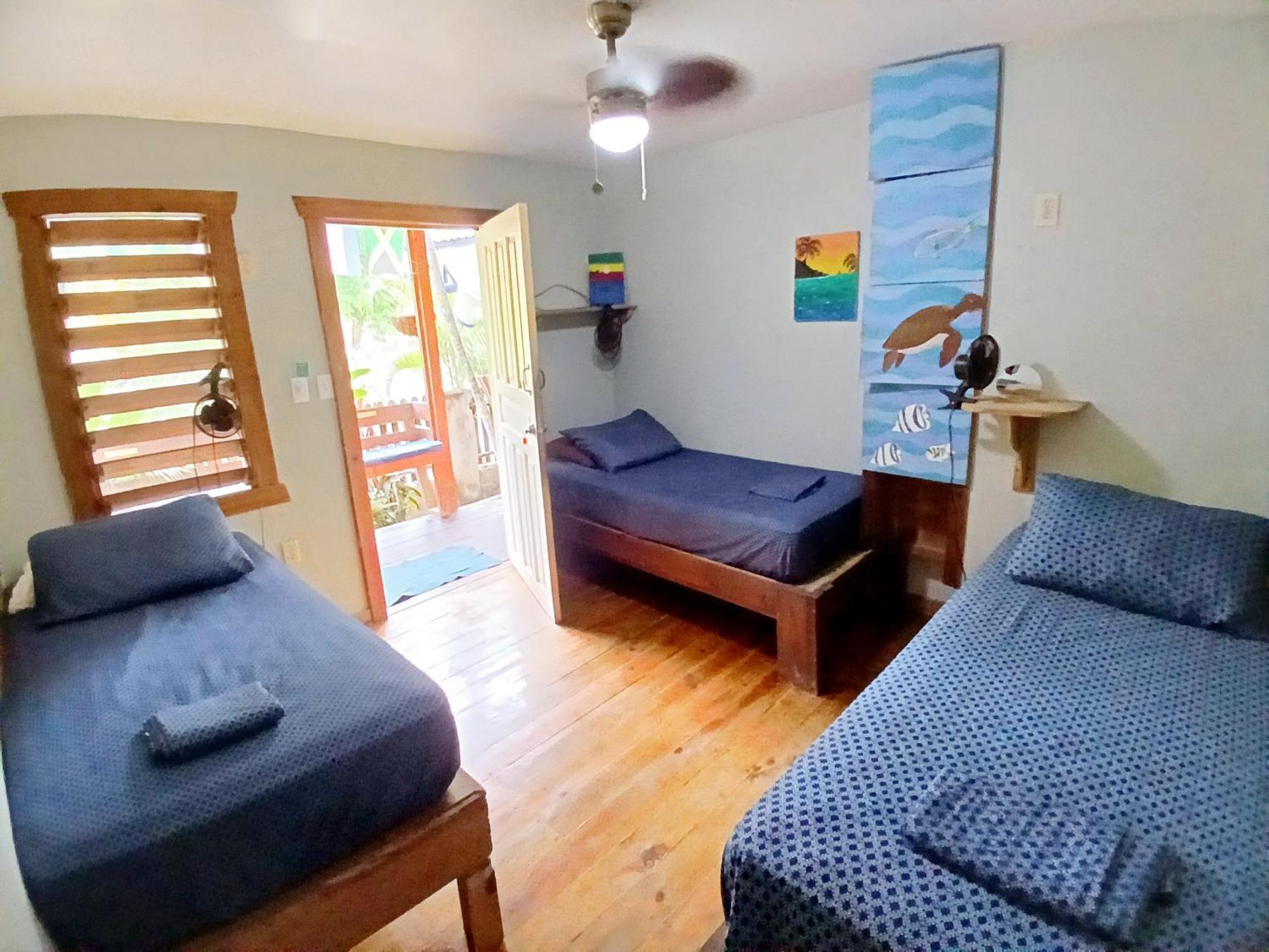 Roatan Backpackers' Hostel Sandy Bay Exterior foto