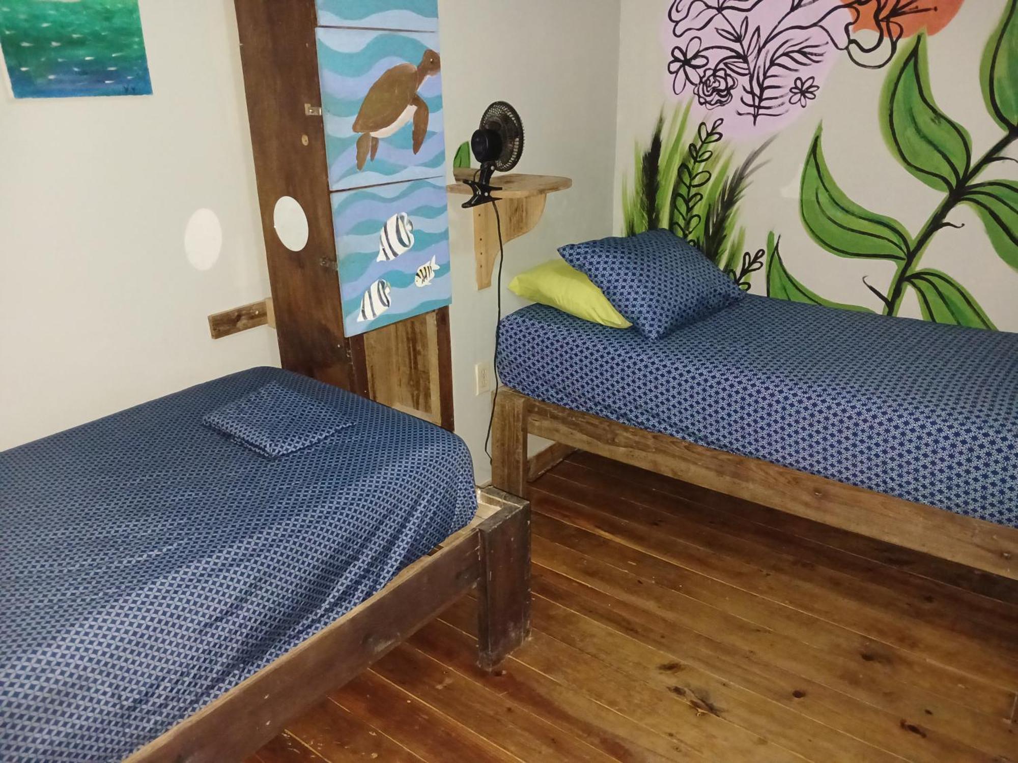 Roatan Backpackers' Hostel Sandy Bay Exterior foto