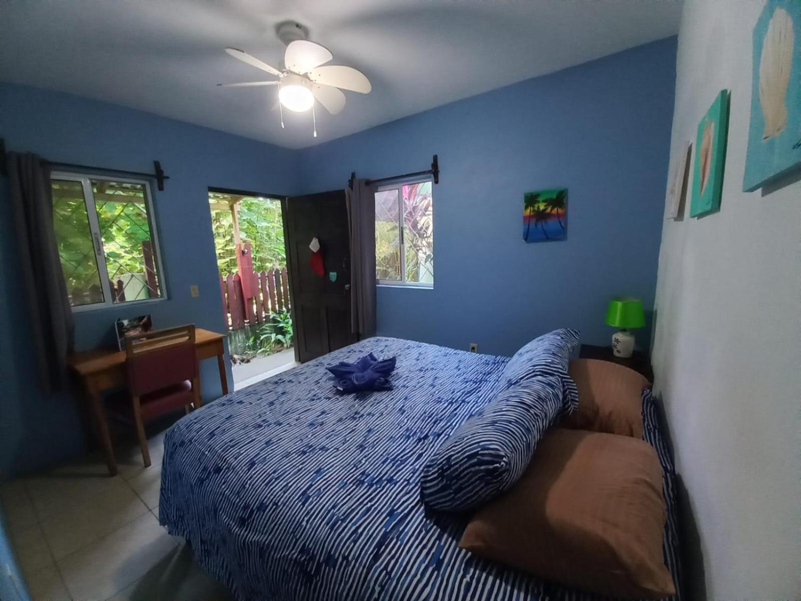 Roatan Backpackers' Hostel Sandy Bay Exterior foto