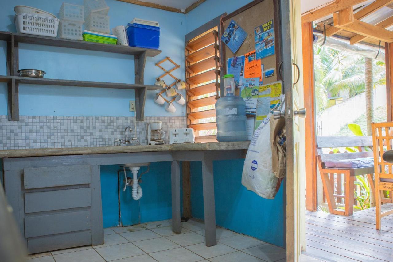 Roatan Backpackers' Hostel Sandy Bay Exterior foto